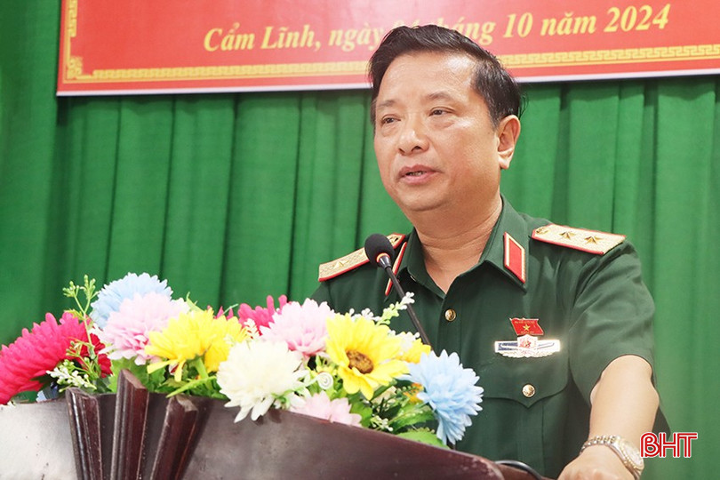 Trung tướng Hà Thọ Bình - Tư lệnh Quân khu 4, Ủy viên Ủy ban Quốc phòng - an ninh của Quốc hội tiếp thu các nội dung cử tri kiến nghị, đề xuất. 3303-8855.jpg