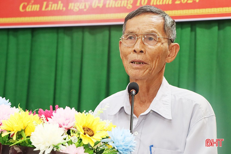Cử tri Trần Hữu Nga – Bí thư Chi bộ thôn 1, xã Cẩm Lĩnh: Cẩm Lĩnh có lợi thế phát triển du lịch sinh thái nhưng chưa có cơ chế quản lý rõ ràng, đề nghị các cấp sớm quy hoạch, quản lý để phát triển kinh tế. 3282-1584.jpg