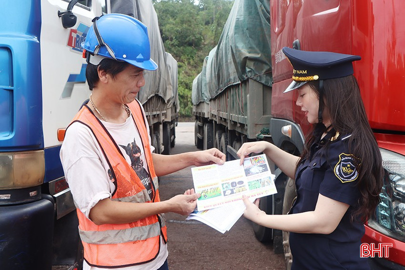Công tác tuyên truyền được đẩy mạnh góp phần ngăn chặn những hiểm họa do ma túy gây ra. bqbht_br_4.jpg