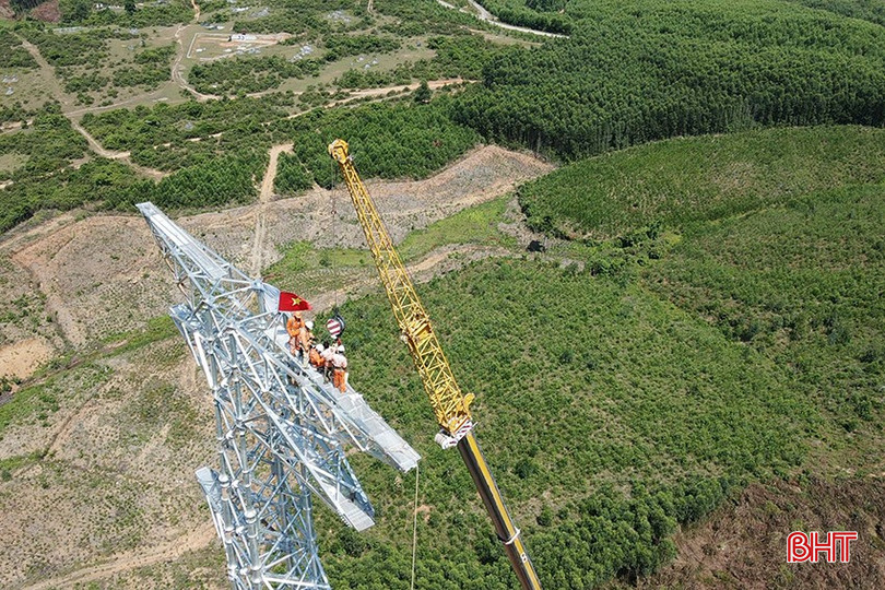 Thi công đường điện 500 kV mạch 3 Quảng Trạch - Quỳnh Lưu ảnh hưởng 230 hộ dân và 32 công trình của huyện Cẩm Xuyên. bqbht_br_6.jpg