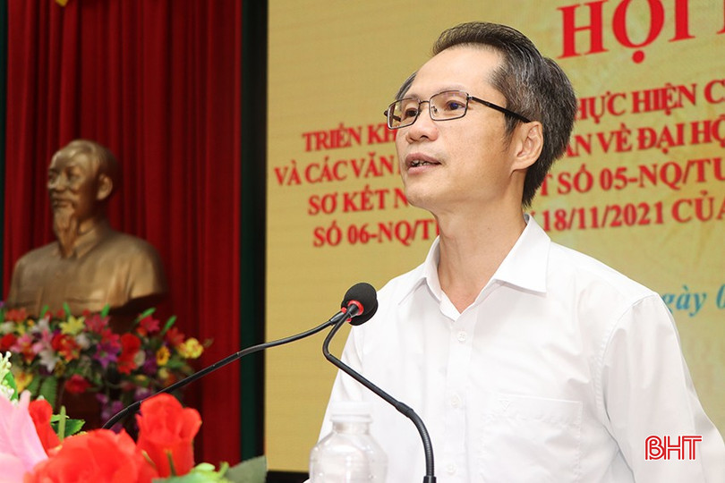 Phó Trưởng ban Tuyên giáo Tỉnh ủy Lê Văn Khánh: Huyện cần đẩy mạnh tuyên truyền, tạo đồng thuận cao nhất trong cán bộ, đảng viên và Nhân dân để triển khai các nghị quyết; quan tâm rà soát các chỉ tiêu của năm 2024 và chỉ tiêu nhiệm kỳ, chú trọng công tác cán bộ để chuẩn bị chu đáo cho đại hội đảng các cấp nhiệm kỳ 2025 - 2030. 3556-7261.jpg