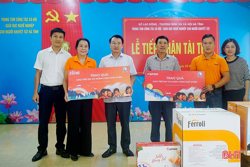 Công ty CP Bảo Toàn trao quà cho trẻ em có hoàn cảnh khó khăn ở Trung tâm Công tác xã hội - giáo dục nghề nghiệp cho người khuyết tật tỉnh Hà Tĩnh. a3-790.jpg