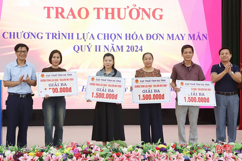 ... và giải ba cho các khách hàng may mắn ở kỳ quay thưởng quý II/2024. 4722-7462-4754.jpg