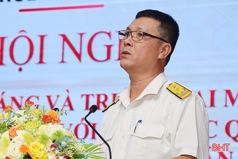 Ông Trịnh Duy Phú - Trưởng phòng Quản lý hộ kinh doanh cá nhân và thu khác (Cục Thuế tỉnh) báo cáo kết quả công tác quản lý thuế hộ, cá nhân kinh doanh. bqbht_br_5546.jpg