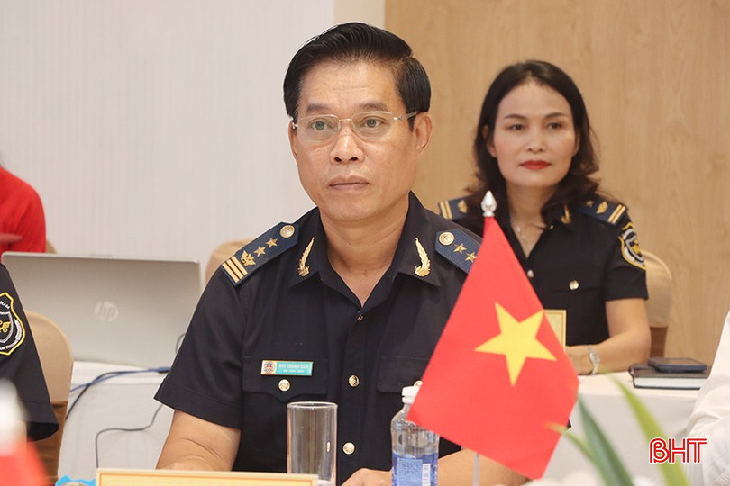 Cục trưởng Cục Hải quan tỉnh Hà Tĩnh Bùi Thanh San thông tin về kết quả hợp tác giữa hai bên trong thời gian qua. 4791-8409-9776.jpg