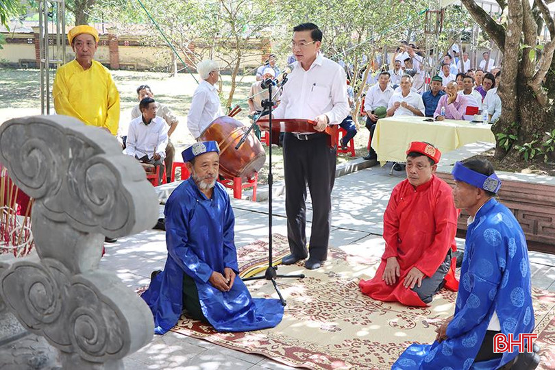 Phó Giám đốc Sở VH-TT&DL Trần Xuân Lương đọc văn cúng giỗ lần thứ 83 Tổng Bí thư Hà Huy Tập. 1.jpg