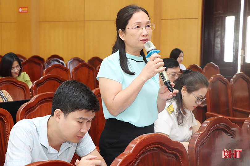 Bà Nguyễn Thị Hồng Quang - Phó Trưởng phòng Quản lý ngân sách huyện xã (Sở Tài chính) góp ý các dự án Luật Ngân sách Nhà nước và Luật Quản lý, sử dụng tài sản công 3857-7854.jpg