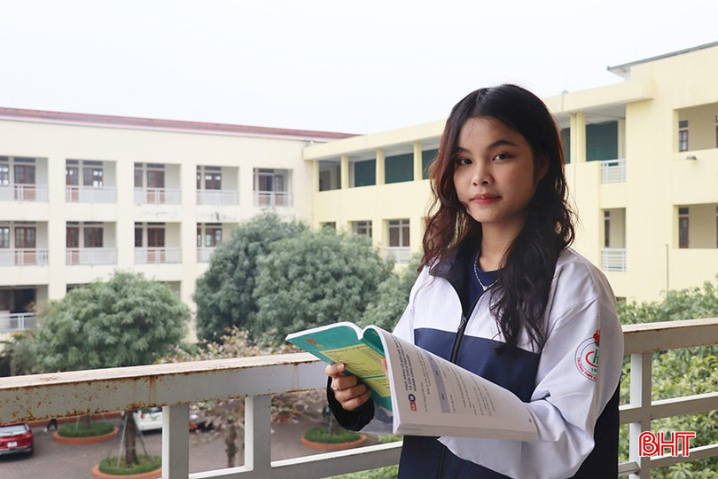 Nữ sinh Nguyễn Thị Thu Hiền - học sinh lớp 12 Địa, Trường THPT Chuyên Hà Tĩnh. bqbht_br_1-4719.jpg