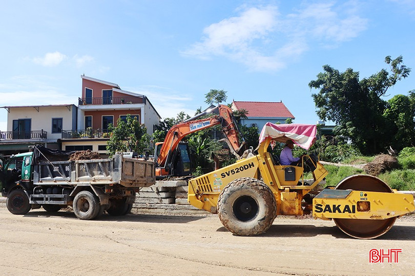 Nhà thầu đảm bảo tiến độ thi công đường Xuân Diệu kéo dài đoạn từ đường vành đai Khu đô thị Bắc đến đường Ngô Quyền. 4256-9054.jpg