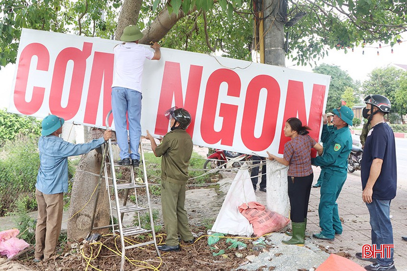 Vi phạm hành lang ATGT chủ yếu là đặt biển bảng quảng cáo trái phép. 4569-1210.jpg