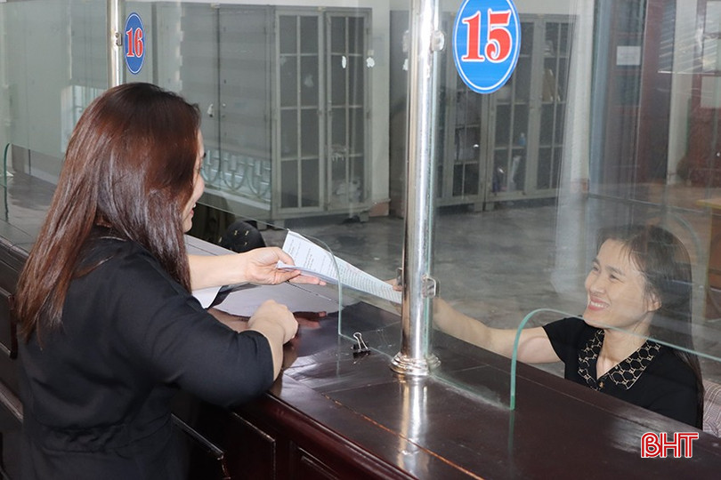 Giao dịch tại KBNN Hà Tĩnh. bqbht_br_7084.jpg