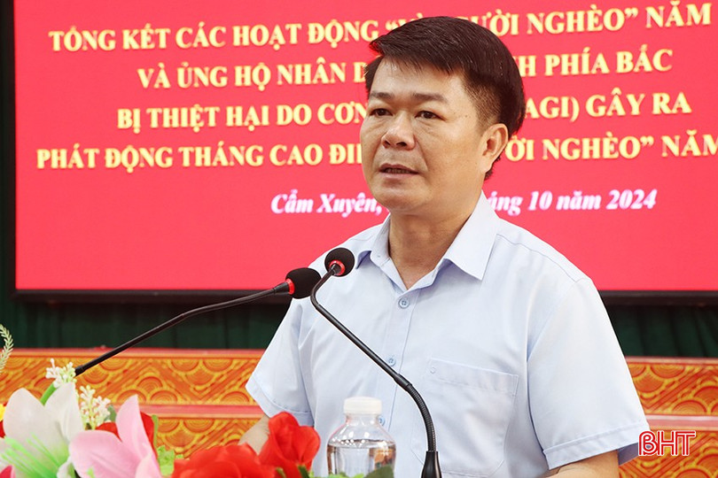 Chủ tịch Ủy ban MTTQ huyện Cẩm Xuyên Nguyễn Thanh Long báo cáo tổng kết các hoạt động "Vì người nghèo" năm 2023. 4676-232-8807.jpg