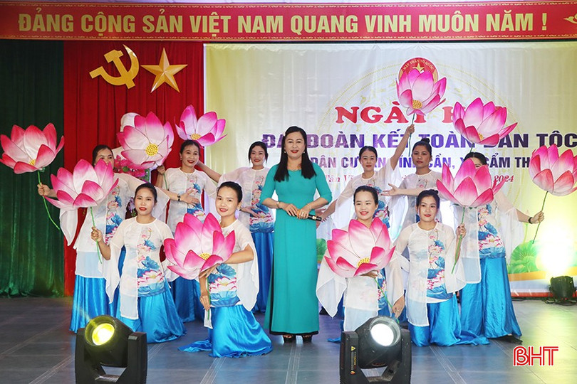 Chương trình văn nghệ chào mừng ngày hội đại đoàn kết toàn dân tộc. bqbht_br_5422.jpg