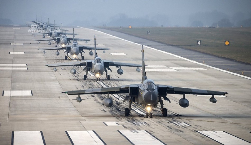 Màn chia tay bầu trời siêu hoành tráng của các chiến đấu cơ Tornado