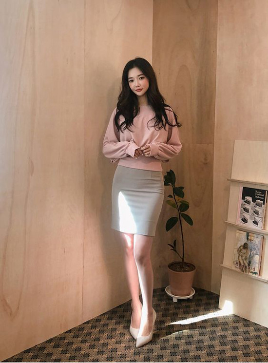 Mặc đẹp đến văn phòng với các kiểu chân váy