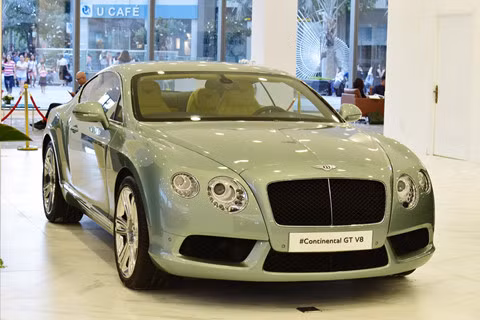 Siêu xe 15,7 tỷ Aston Martin DB11 có các đối thủ xứng tầm nào tại Việt Nam?