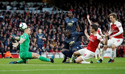 Arsenal 2-0 M.U: Solskjaer đứt mạch bất bại ở Ngoại hạng Anh