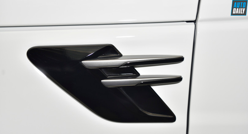 Chi tiết Range Rover Sport HSE 2019 giá 6,8 tỷ đồng