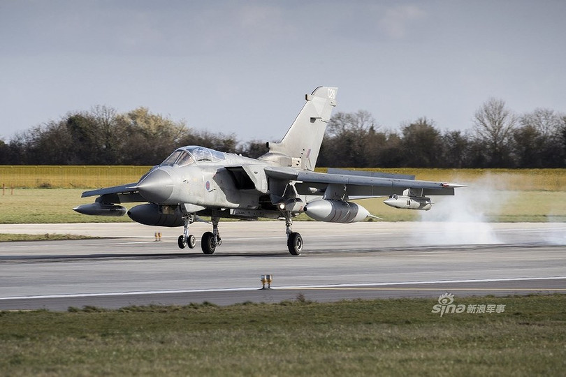 Màn chia tay bầu trời siêu hoành tráng của các chiến đấu cơ Tornado