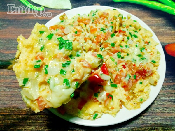 Cuối tuần làm pizza trứng thập cẩm mềm thơm, bé lười ăn cũng “chén” ngon lành