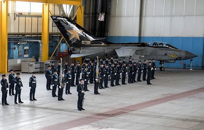 Màn chia tay bầu trời siêu hoành tráng của các chiến đấu cơ Tornado