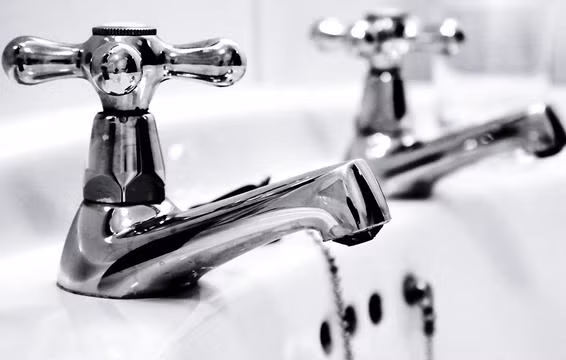 7 cách rửa mặt sai cách gây hại da