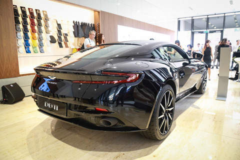 Siêu xe Aston Martin DB11 vừa ra mắt tại VN, giá 15,7 tỷ đồng