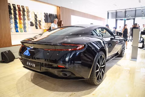 Siêu xe Aston Martin DB11 vừa ra mắt tại VN, giá 15,7 tỷ đồng