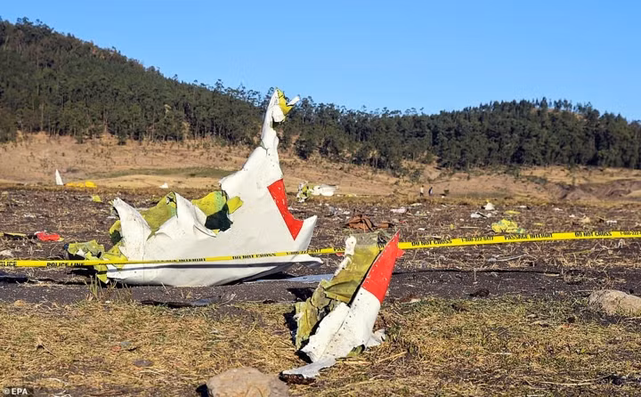 Hiện trường thảm khốc vụ rơi máy bay Ethiopia làm 157 người thiệt mạng