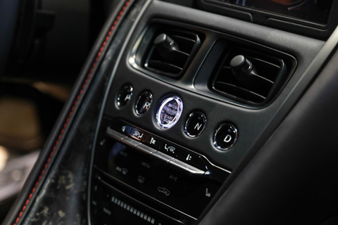 Siêu xe Aston Martin DB11 vừa ra mắt tại VN, giá 15,7 tỷ đồng