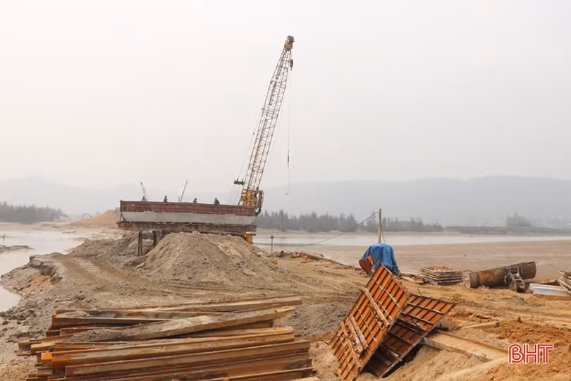 Đẩy nhanh tiến độ dự án tuyến đường “xương sống” ven biển Hà Tĩnh