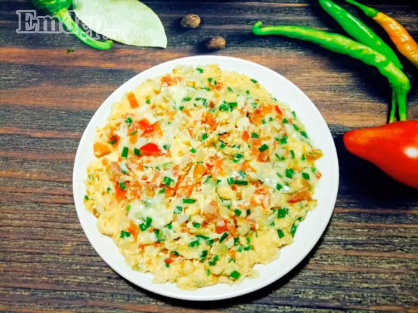 Cuối tuần làm pizza trứng thập cẩm mềm thơm, bé lười ăn cũng “chén” ngon lành