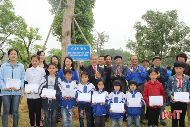 Gặp mặt cán bộ cơ quan Tỉnh đoàn Nghệ - Tĩnh các thời kỳ