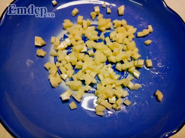 Cuối tuần làm pizza trứng thập cẩm mềm thơm, bé lười ăn cũng “chén” ngon lành