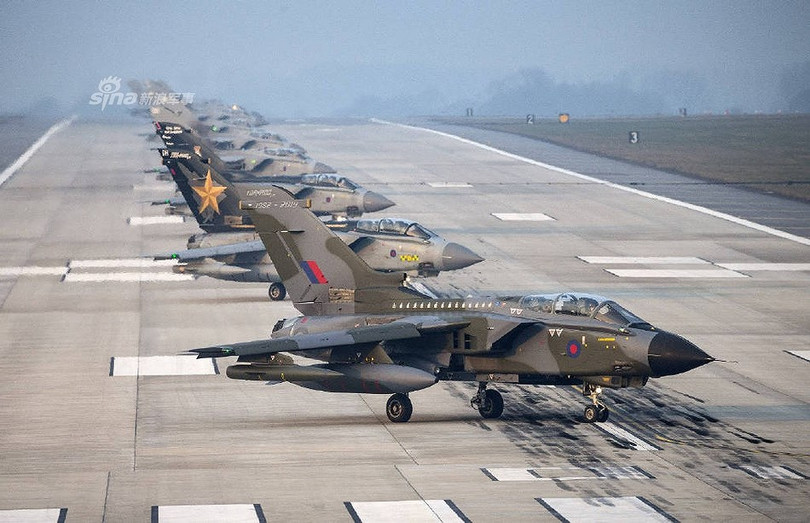 Màn chia tay bầu trời siêu hoành tráng của các chiến đấu cơ Tornado