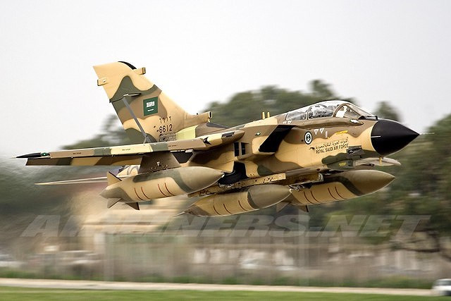 Màn chia tay bầu trời siêu hoành tráng của các chiến đấu cơ Tornado