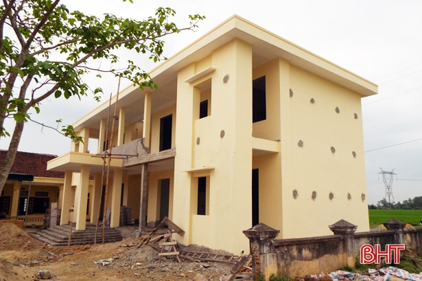 Vướng đường điện 35kV, trạm y tế xã gần hoàn thiện phải dừng thi công