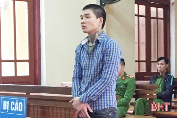 Trộm 4 triệu đồng và 1 đồng hồ, lĩnh 12 tháng tù giam