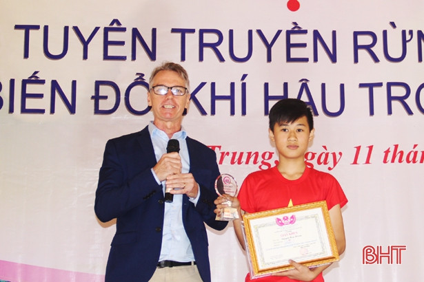 Tuyên truyền rừng ngập mặn và biến đổi khí hậu trong trường học Hà Tĩnh