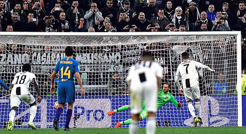 Juve ngược dòng ngoạn mục, Man City nghiền nát Schalke