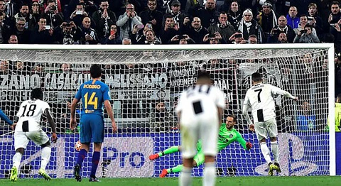 Juve ngược dòng ngoạn mục, Man City nghiền nát Schalke