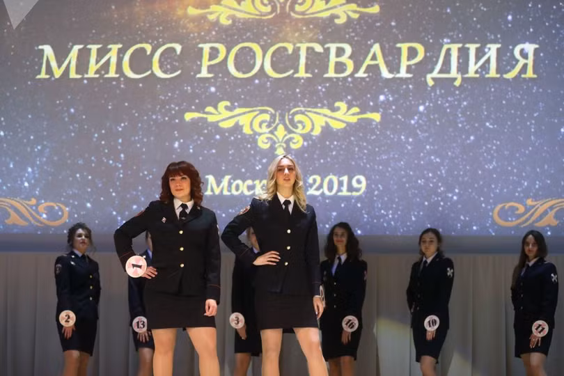 Người đẹp lực lượng Vệ binh quốc gia Nga khoe sắc