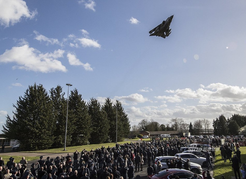 Màn chia tay bầu trời siêu hoành tráng của các chiến đấu cơ Tornado
