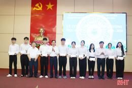 Hương Sơn tuyên dương học sinh, giáo viên xuất sắc năm học 2023 - 2024