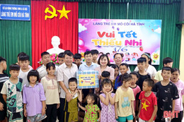 Nhiều phần quà đến với Làng trẻ em mồ côi Hà Tĩnh 