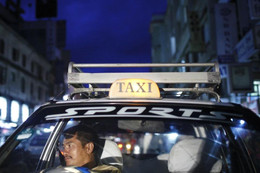 Quốc gia ép tài xế taxi đi xe điện