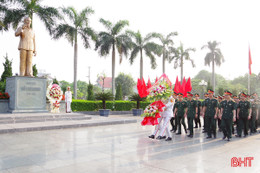 Bộ CHQS tỉnh dâng hương Chủ tịch Hồ Chí Minh, thăm hỏi cựu chiến binh Điện Biên Phủ