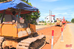  “Thay áo” QL 8C đoạn QL 1 đi Khu du lịch Thiên Cầm 