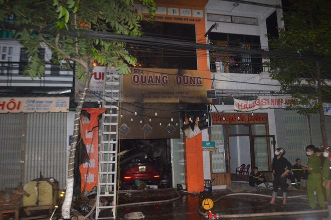 Cả gia đình 4 người tử vong trong đám cháy lúc nửa đêm