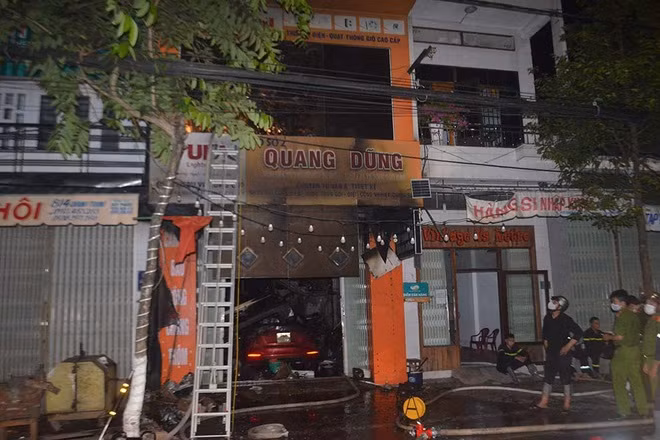 Cả gia đình 4 người tử vong trong đám cháy lúc nửa đêm